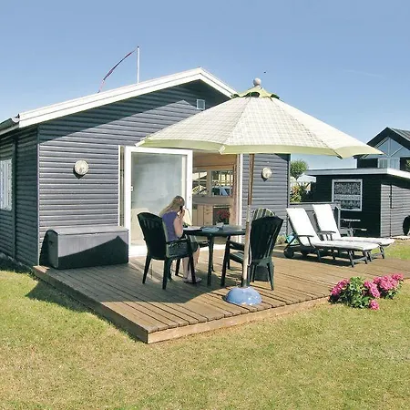 Beach Front Home In Nyborg With Wifi 度假居 *