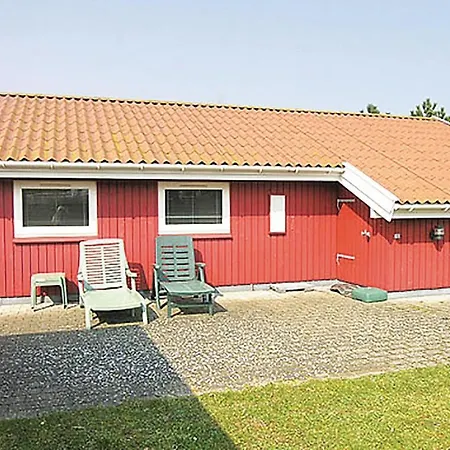 Beach Front Home In Nyborg With Wifi 度假居 *
